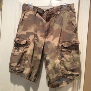 Men’s Old Navy camouflage cargo shorts SZ 34